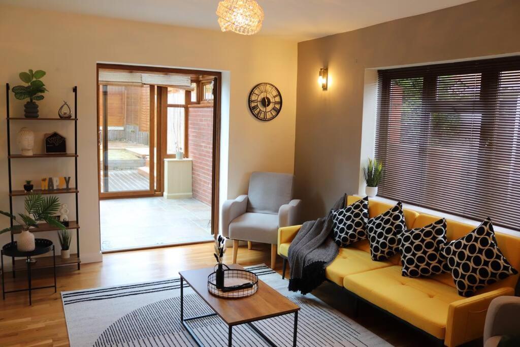 Cosy 3 Bedroom 2 Bathroom House With Parking Sheldon  Eksteriør billede