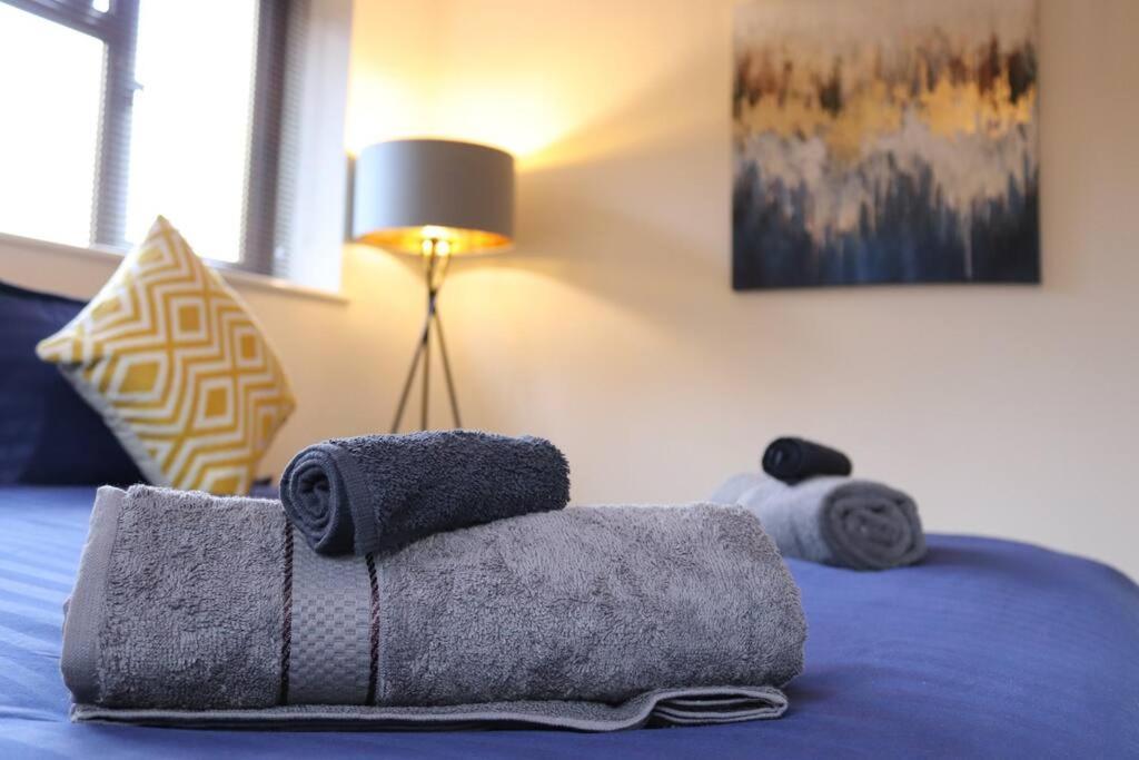 Cosy 3 Bedroom 2 Bathroom House With Parking Sheldon  Eksteriør billede