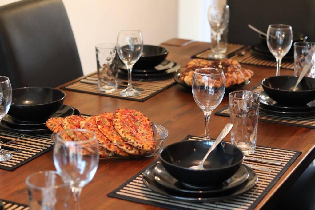 Cosy 3 Bedroom 2 Bathroom House With Parking Sheldon  Eksteriør billede