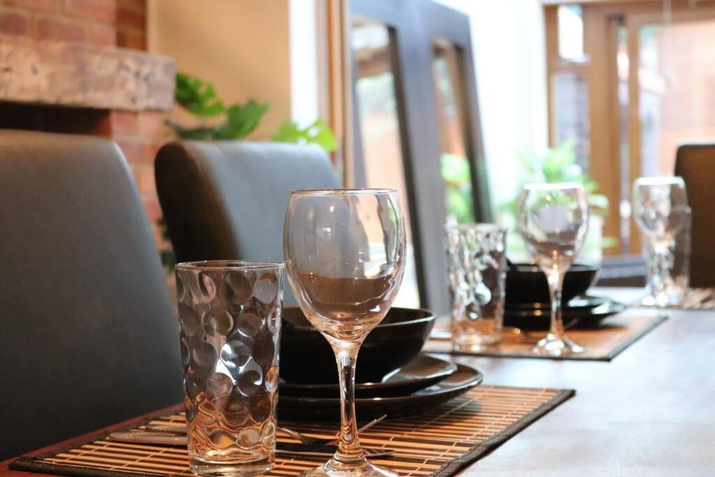 Cosy 3 Bedroom 2 Bathroom House With Parking Sheldon  Eksteriør billede